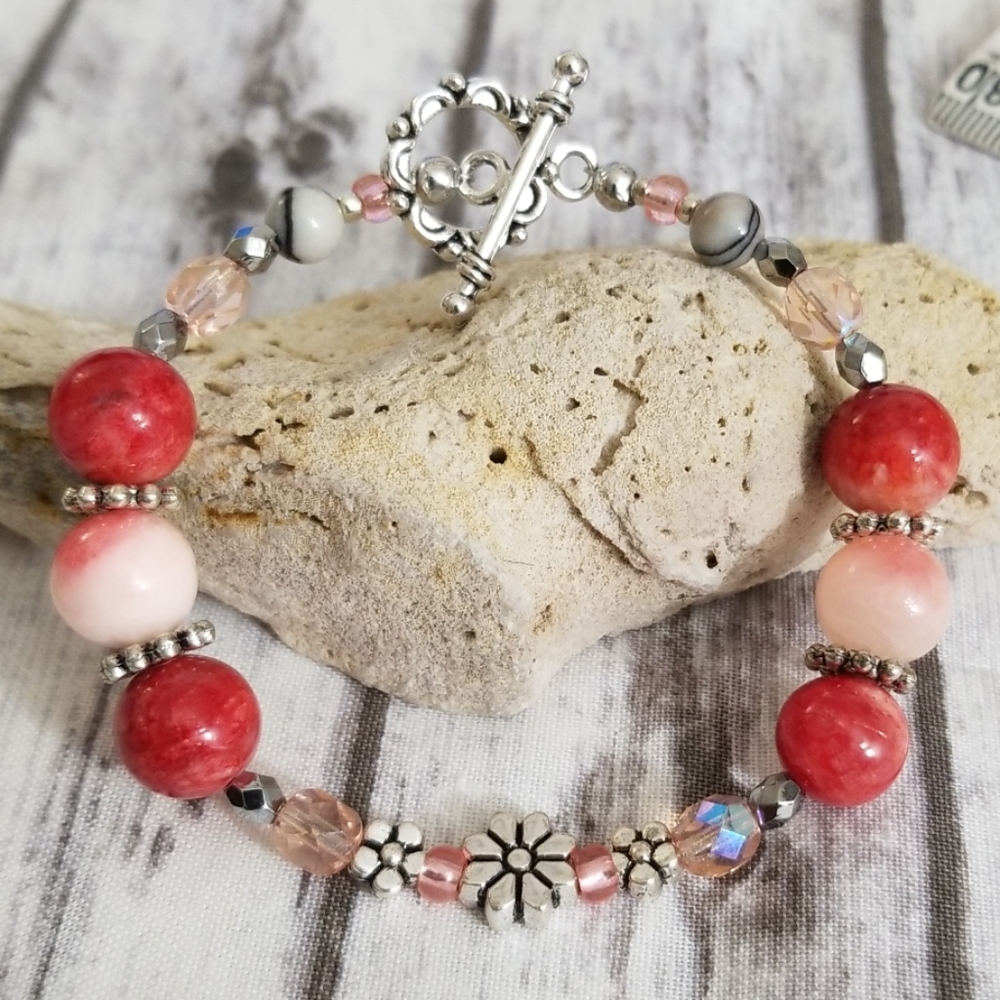 Pink, red, silver, flowers glass beaded bracelet
